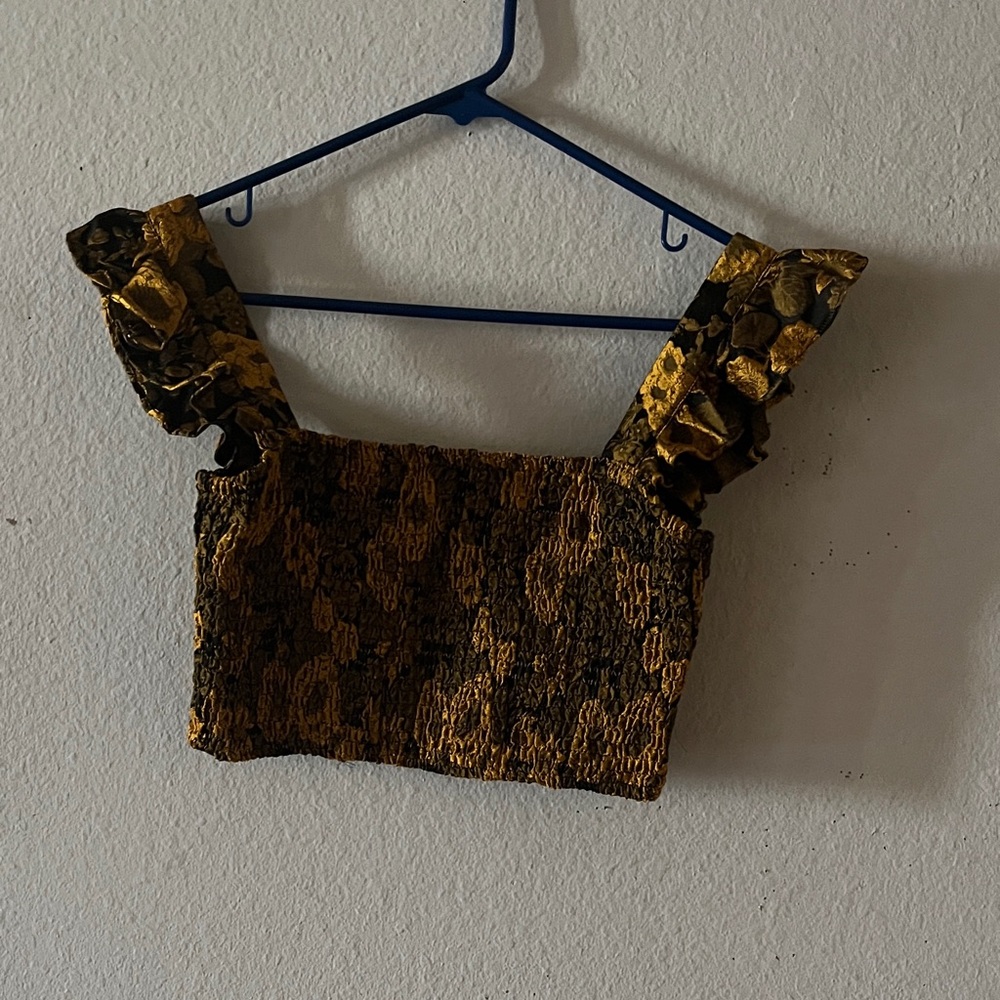Chic Black and Gold Women's Crop Top